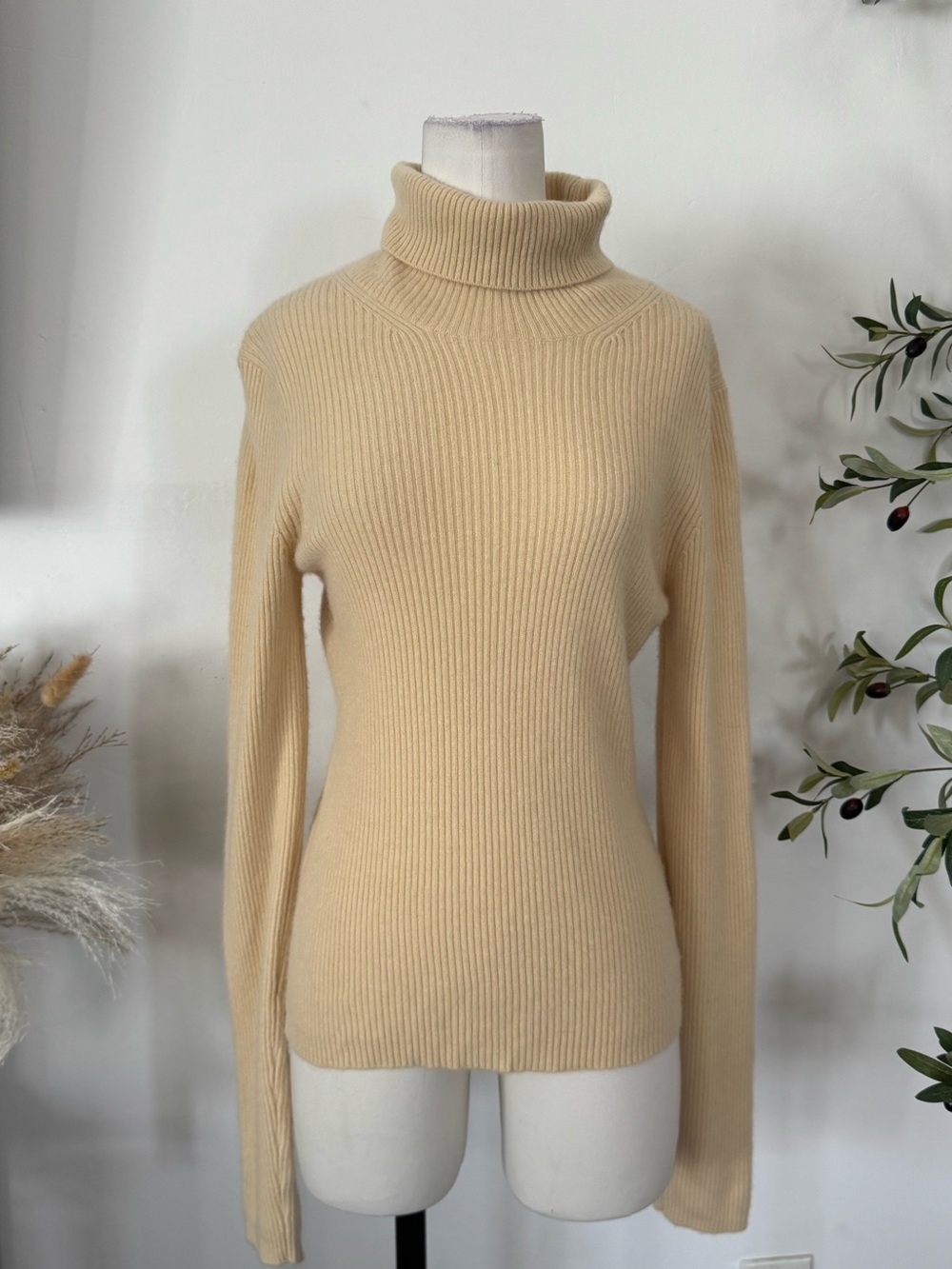 NAADAM 100% Cashmere Cream Ribbed Turtleneck Sweater Size MediumQuiet Luxury